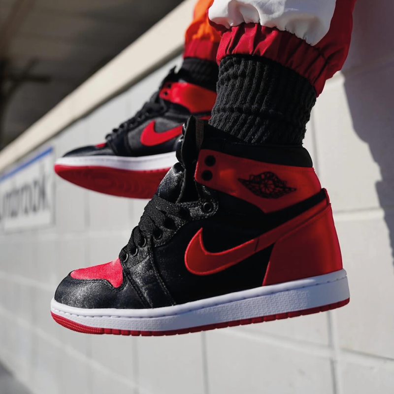 AIR JORDAN 1 HIGH "SATIN BRED"