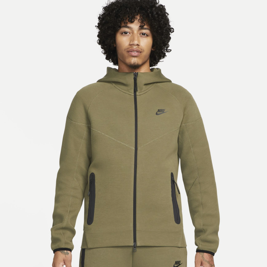 CASACA NIKE TECH  OLIVE/NEGRO