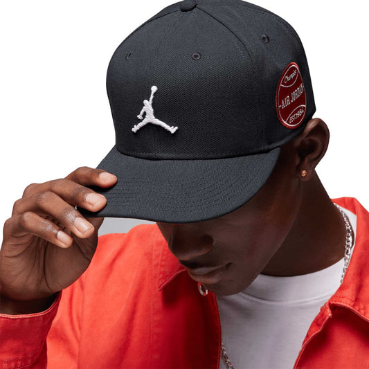Gorra Jordan Negra Champions